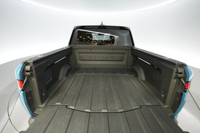 2025 Rivian R1T — photo 6 of 22