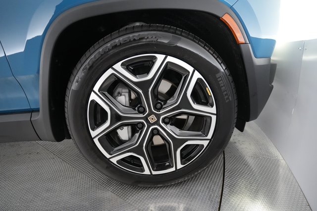 2025 Rivian R1T — photo 17 of 22