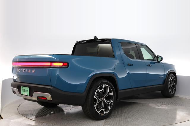 2025 Rivian R1T — photo 2 of 22