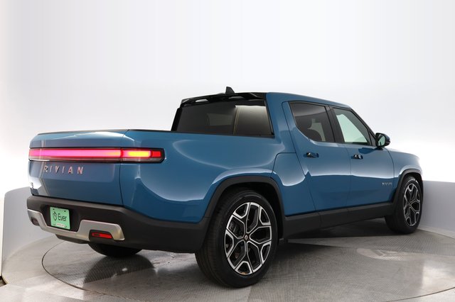 2025 Rivian R1T — photo 2 of 22