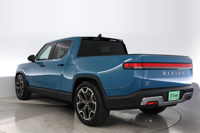 2025 Rivian R1T — photo 13 of 22