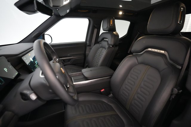 2025 Rivian R1T — photo 3 of 22