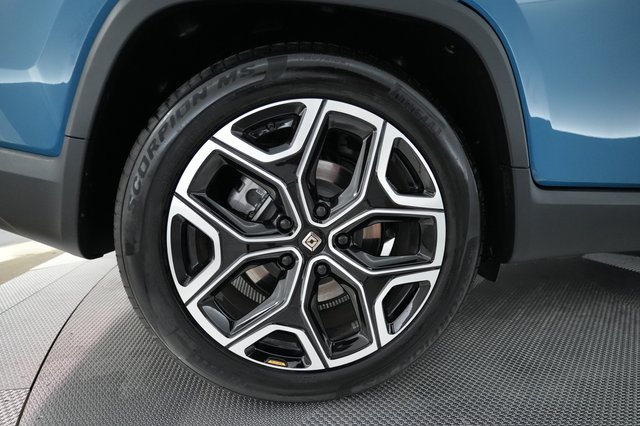 2025 Rivian R1T — photo 16 of 22