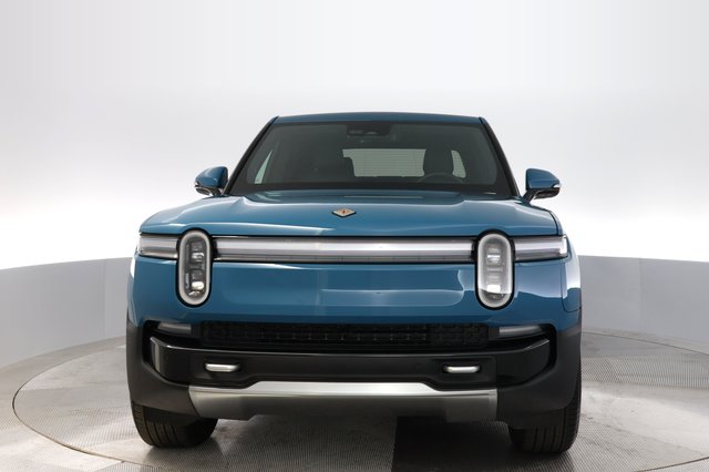 2025 Rivian R1T — photo 9 of 22