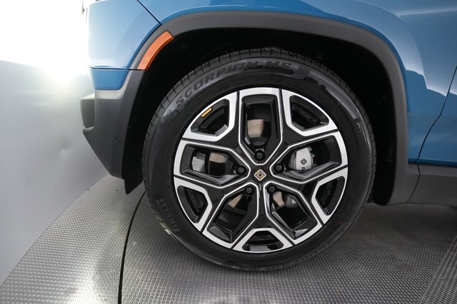 2025 Rivian R1T — photo 15 of 22