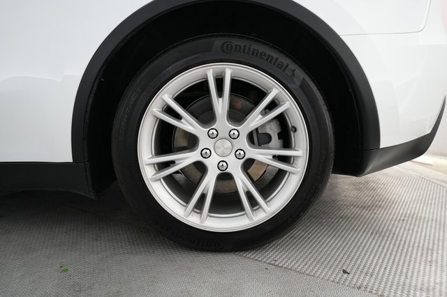 2023 Tesla Model Y — photo 7 of 21