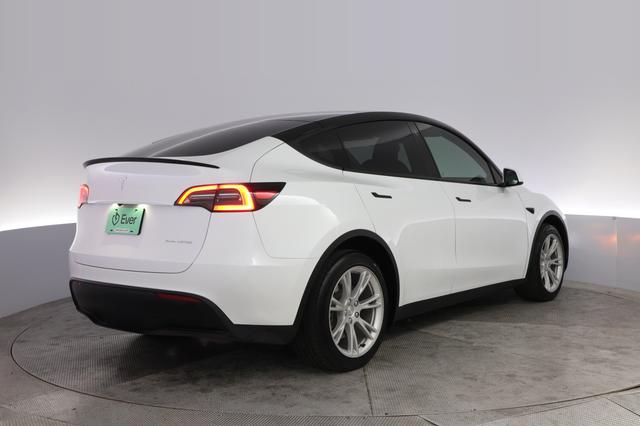 2023 Tesla Model Y — photo 2 of 21
