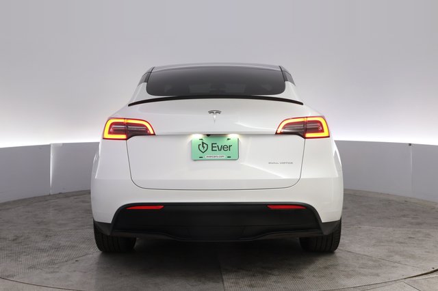 2023 Tesla Model Y — photo 12 of 21