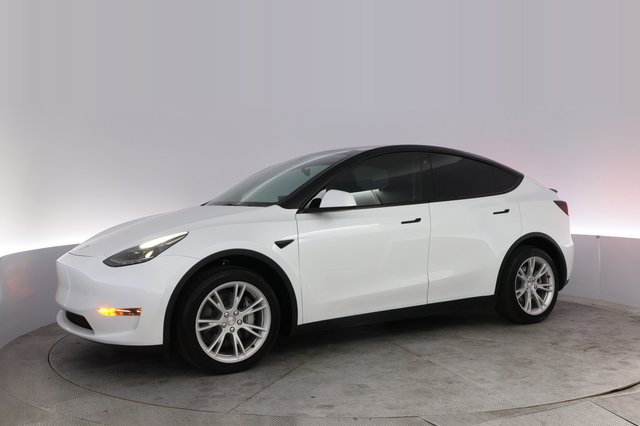 2023 Tesla Model Y — photo 14 of 21