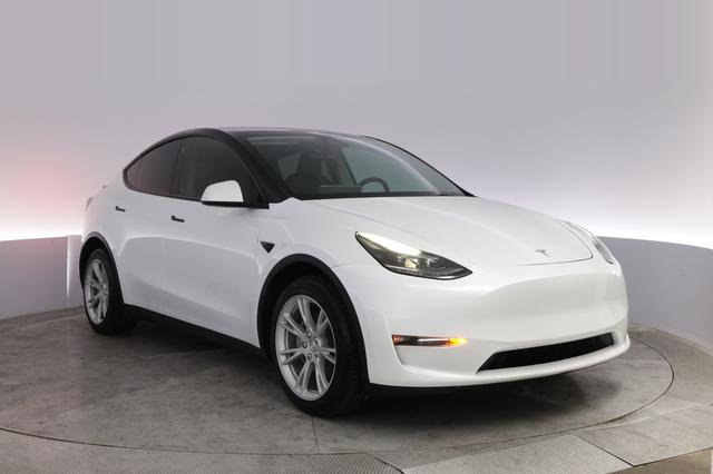 2023 Tesla Model Y — photo 10 of 21