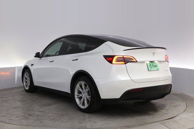 2023 Tesla Model Y — photo 13 of 21