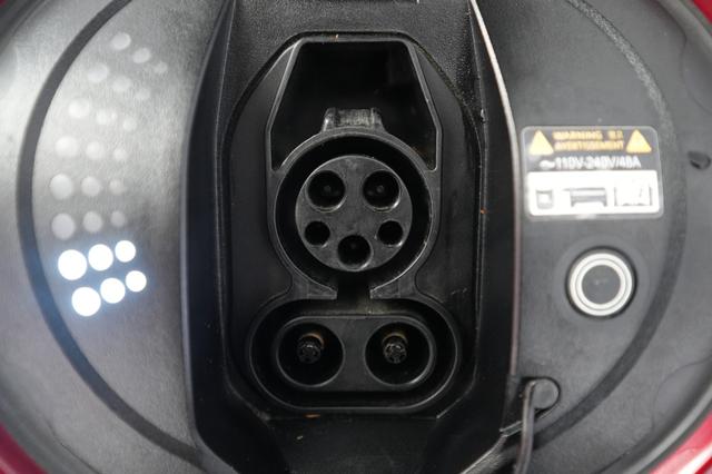 2023 Genesis GV60 — photo 8 of 24