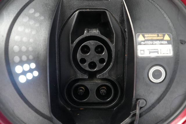 2023 Genesis GV60 — photo 8 of 24