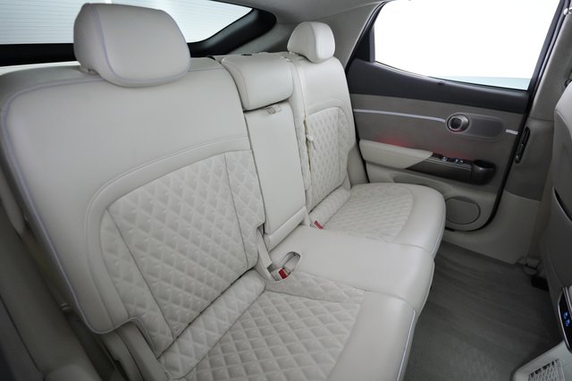 2023 Genesis GV60 — photo 4 of 24