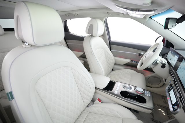 2023 Genesis GV60 — photo 18 of 24