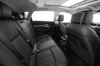 2019 Audi e-tron — photo 3 of 36