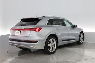 2019 Audi e-tron — photo 2 of 36