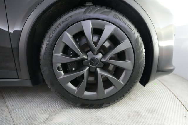 2023 Tesla Model X — photo 16 of 30