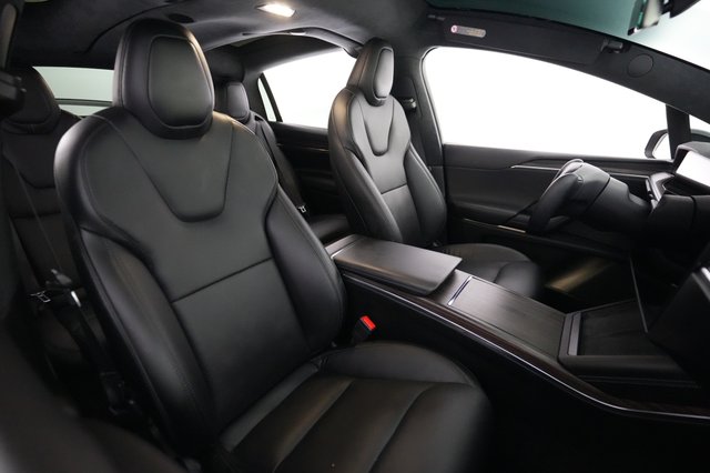 2023 Tesla Model X — photo 18 of 30