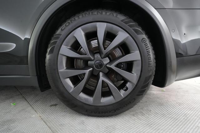 2023 Tesla Model X — photo 7 of 30
