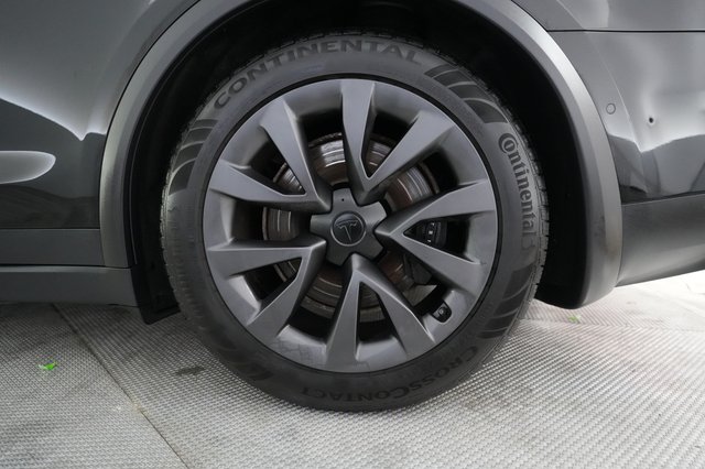 2023 Tesla Model X — photo 7 of 30