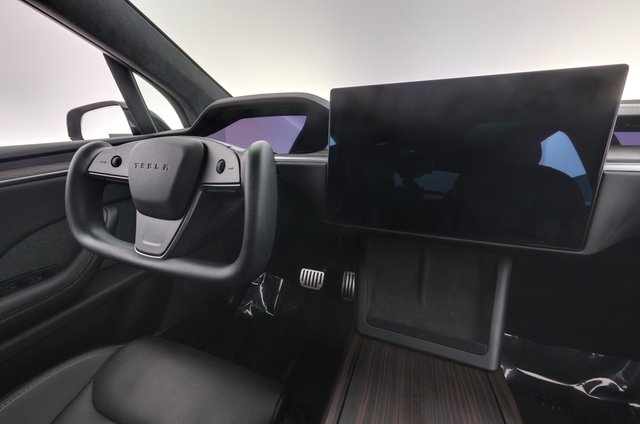 2023 Tesla Model X — photo 22 of 30