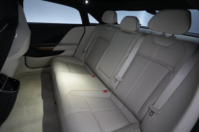 2022 Lucid Air — photo 19 of 27