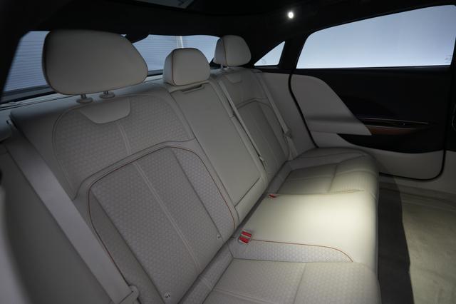 2022 Lucid Air — photo 4 of 27