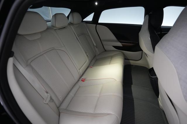 2022 Lucid Air — photo 4 of 22