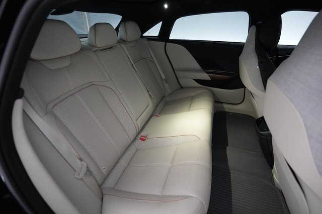 2022 Lucid Air — photo 4 of 22