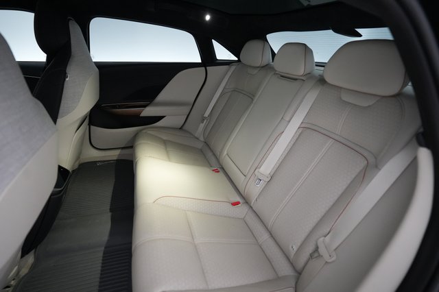 2022 Lucid Air — photo 18 of 22