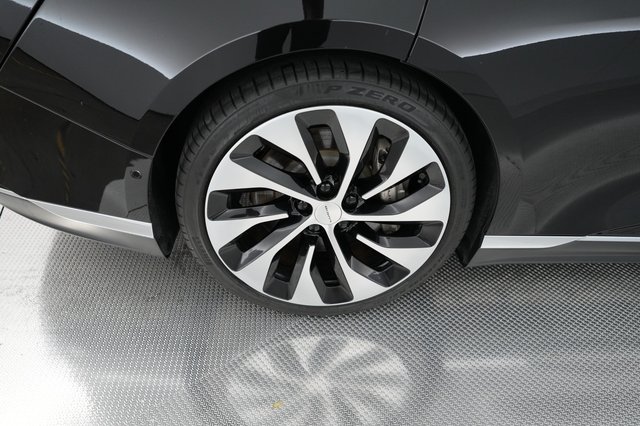 2022 Lucid Air — photo 13 of 22