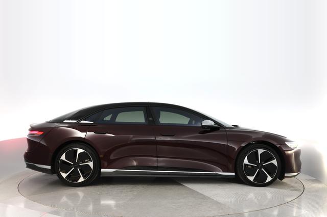 2022 Lucid Air — photo 10 of 19
