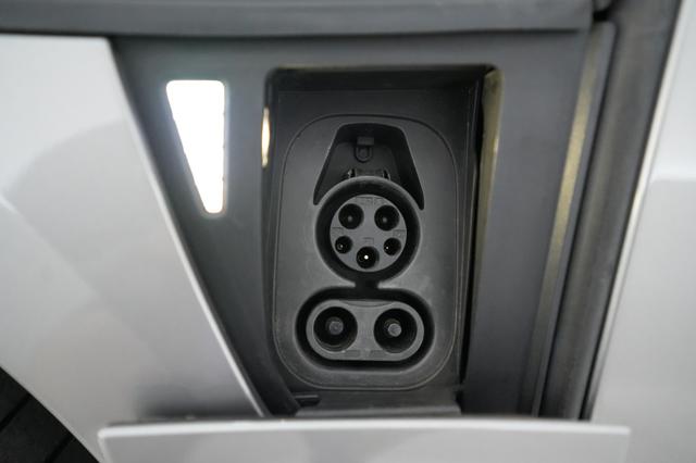 2023 Lucid Air — photo 8 of 24