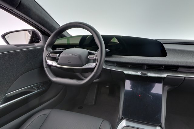 2023 Lucid Air — photo 18 of 21