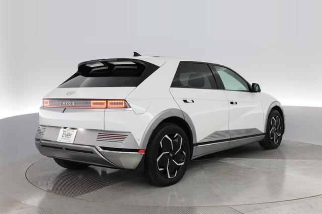 2024 Hyundai IONIQ 5 — photo 8 of 25