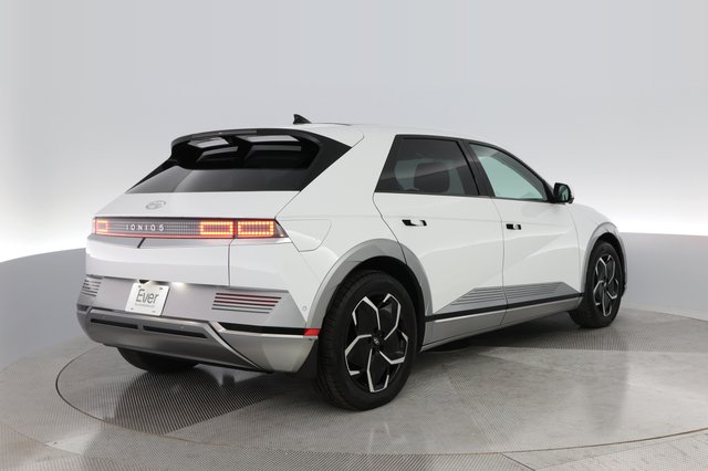 2024 Hyundai IONIQ 5 — photo 8 of 25