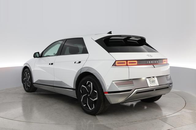 2024 Hyundai IONIQ 5 — photo 10 of 25