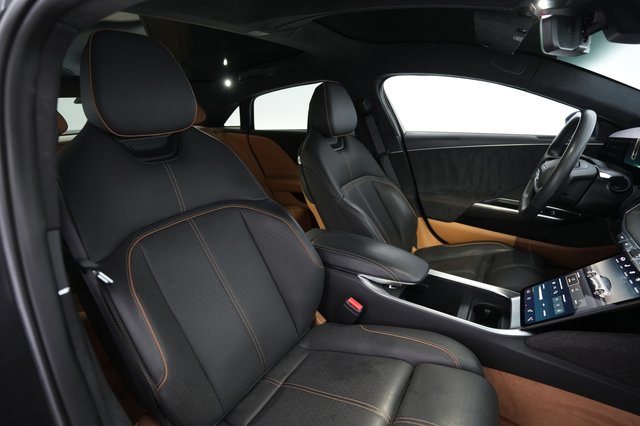 2023 Lucid Air — photo 18 of 24