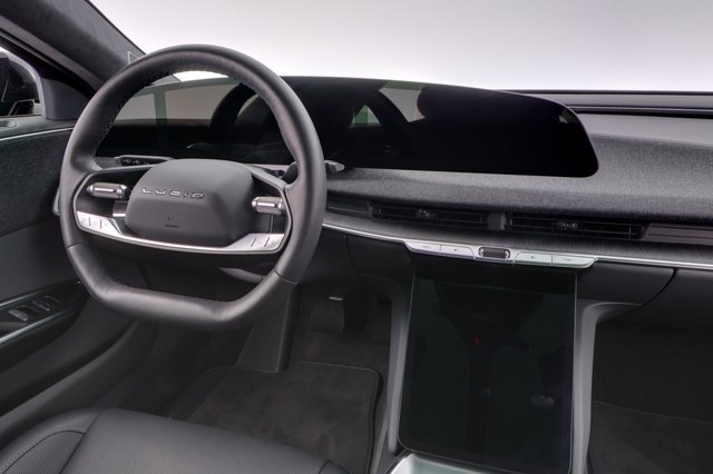 2024 Lucid Air — photo 18 of 23