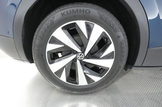 2023 Volkswagen ID.4 — photo 15 of 30