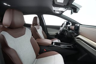 2023 Volkswagen ID.4 — photo 18 of 30