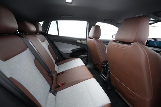 2023 Volkswagen ID.4 — photo 19 of 30