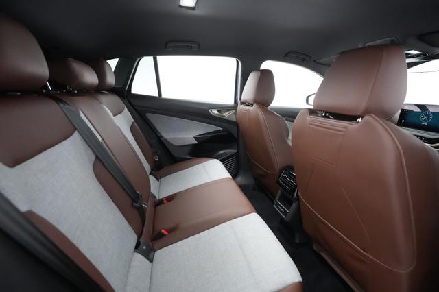 2023 Volkswagen ID.4 — photo 3 of 30