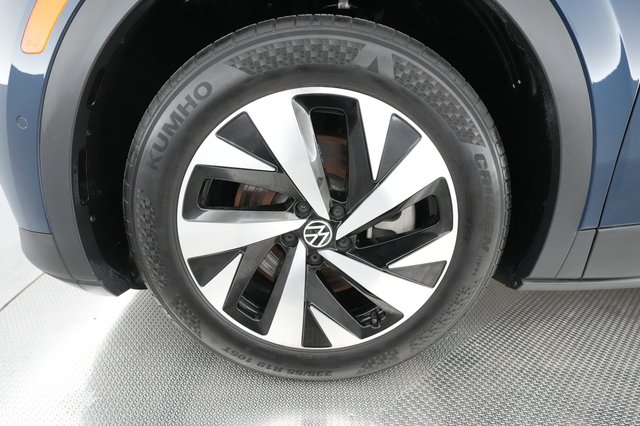 2023 Volkswagen ID.4 — photo 12 of 30
