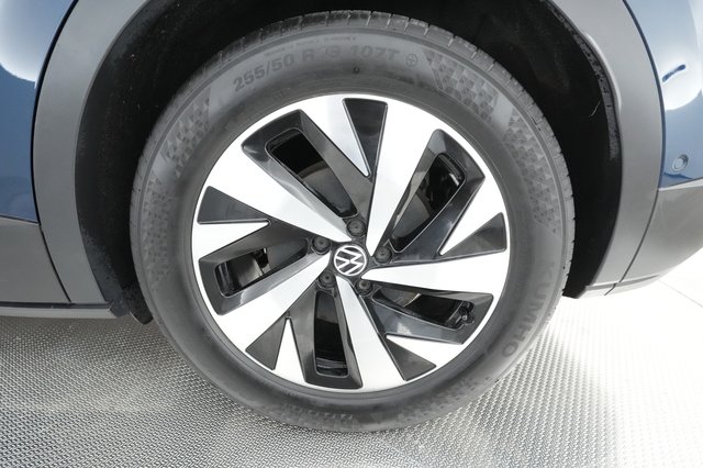 2023 Volkswagen ID.4 — photo 13 of 30