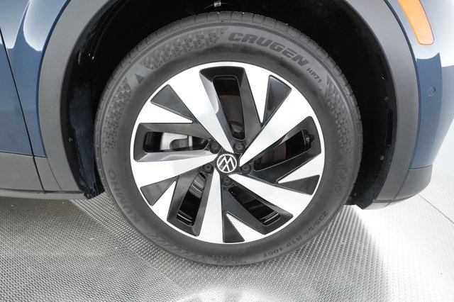 2023 Volkswagen ID.4 — photo 14 of 30