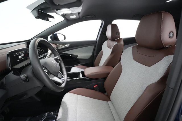2023 Volkswagen ID.4 — photo 16 of 30
