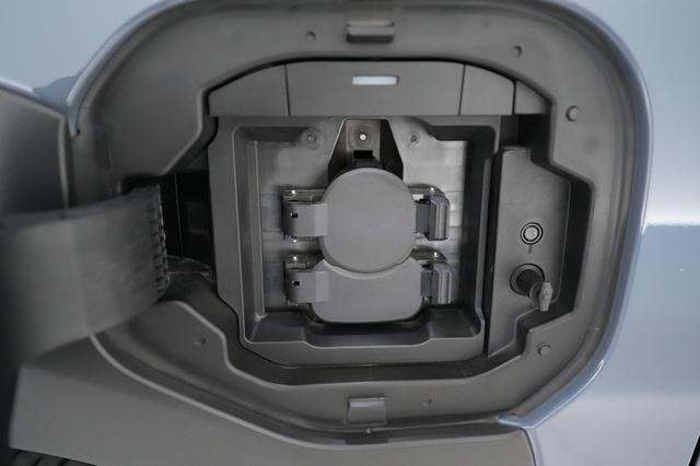2023 Subaru Solterra — photo 8 of 19