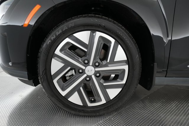 2023 Hyundai Kona Electric — photo 13 of 23